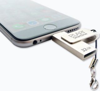 Elari Lightning / USB SmartDrive 32GB 