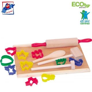 - Woody 90193 Eko koka / plastmasas rotaļu virtuves trauku komplekts gatavot cepumus 15gab. bērniem no 3 gadiem +