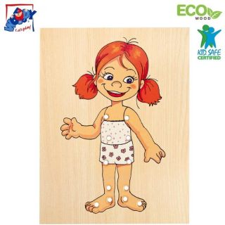 - Woody 90017 Eko koka pamācošā un attīstoša rotaļlieta ar šnorēm ''Apģērb Meitenīti'' 13gab. bērniem no 3 gadiem + 18x22сm